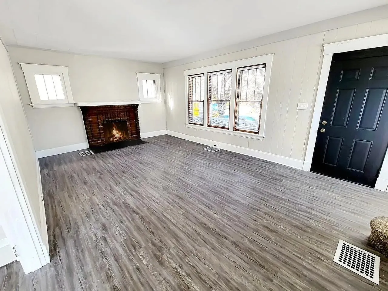 3 bed, 1.0 bath, 1450 sqft, $1,697 — Photo 3