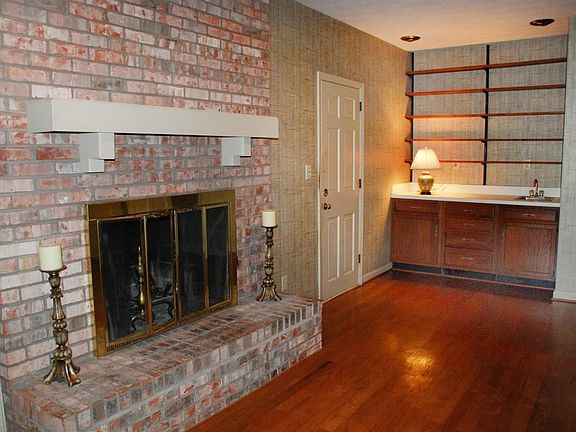 3rd image of 1308 Old South Ct