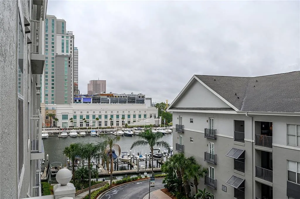2 bed, 2.0 bath, 1184 sqft, $2,850 — Photo 3