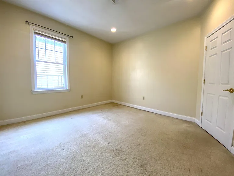 466 Green St #3 — Photo 7