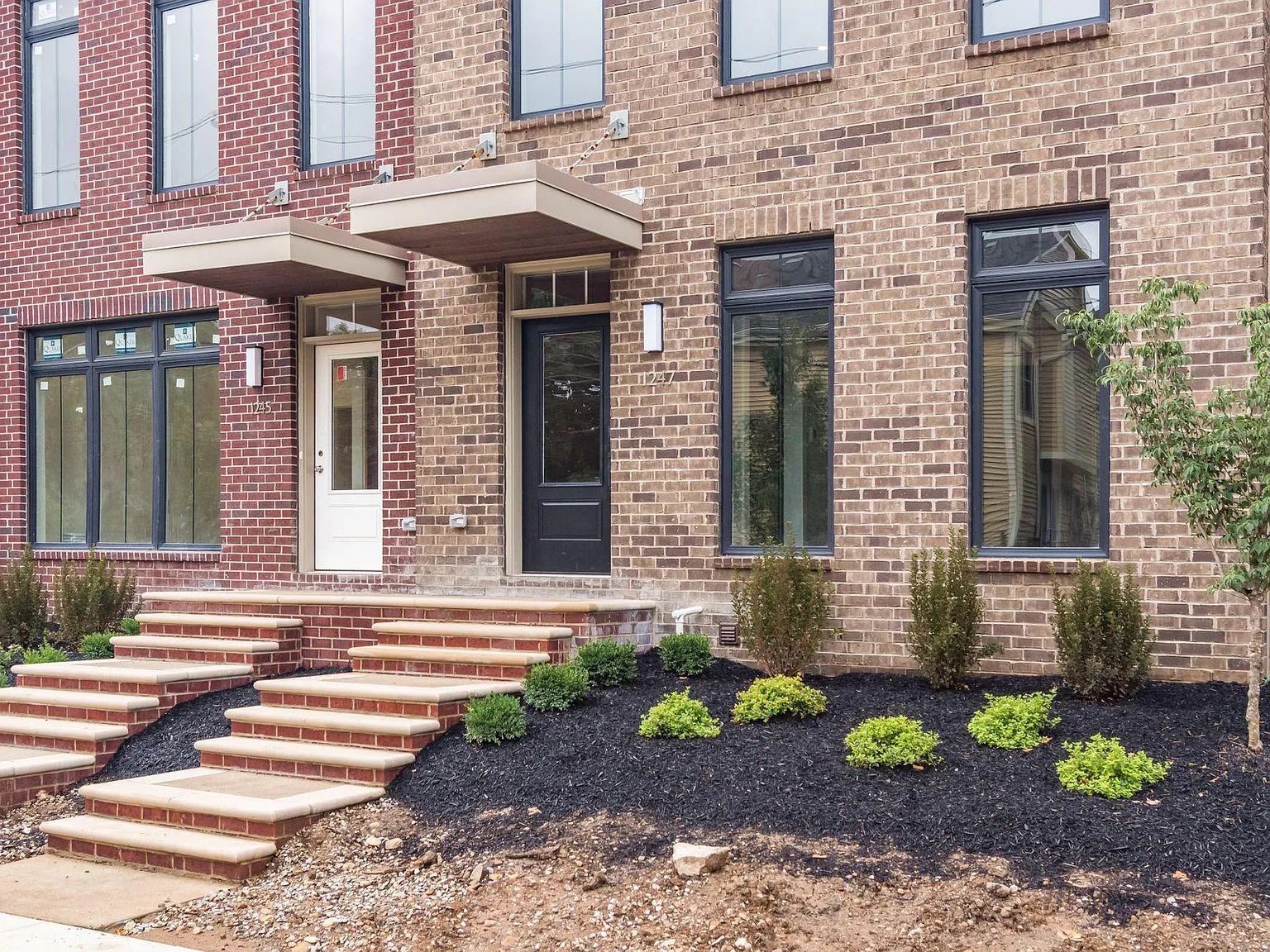 1247 Perry St — Photo 2