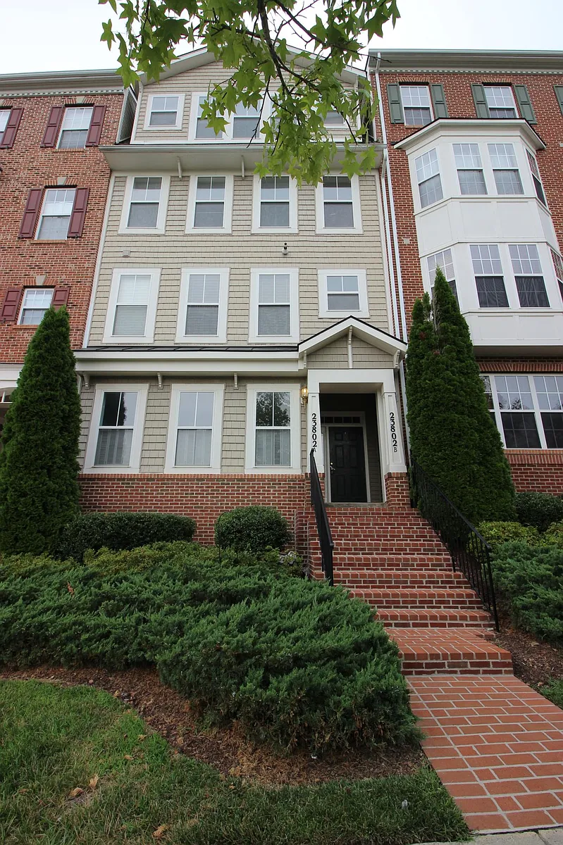 Building Photo - 23802 Catawba Hill Dr #B