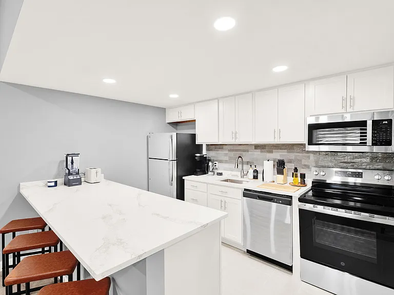 Heathmore Villas Apartments — Photo 13