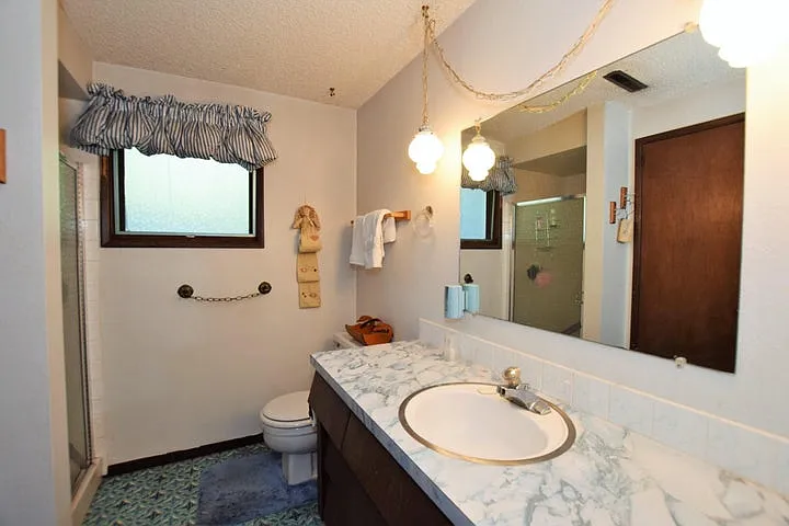1123 N Lambert Ln — Photo 5