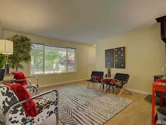 4th image of 1122-1124 8th Ave SE