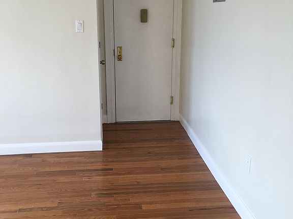 2nd image of 2849 34th St #19