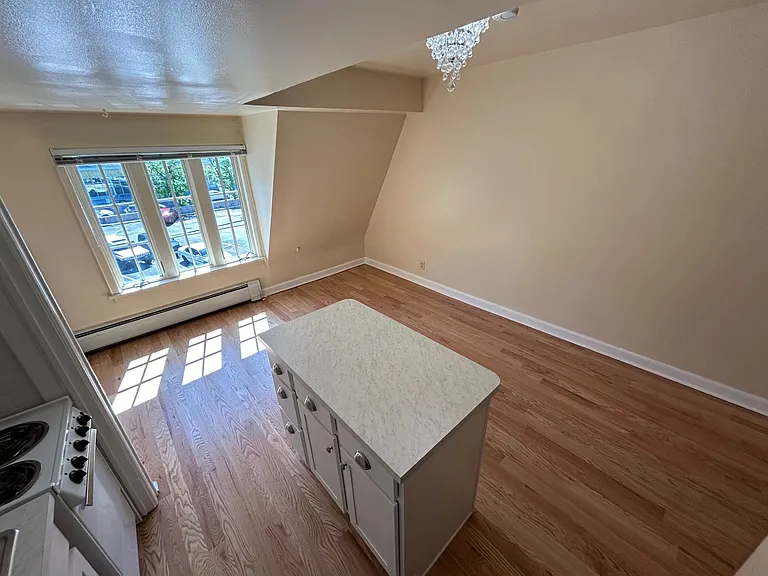 Chateau Apartments — Photo 17