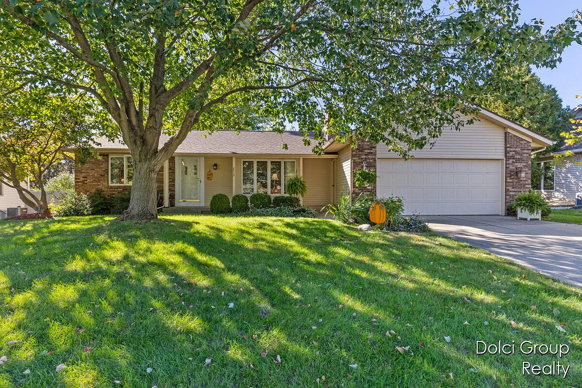 4459 Springmont Dr SE photo 1