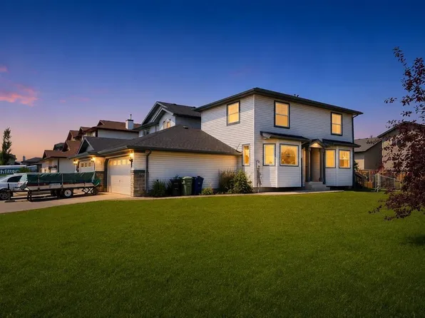16 E Canoe Close SW, Airdrie, AB T4B 2N3
