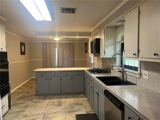 4 bed, 3.0 bath, 1840 sqft, $2,000 — Photo 4