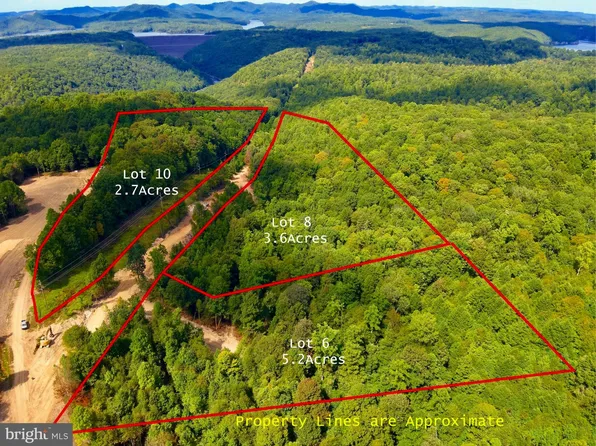 8 Creekside Rd, Mount Nebo, WV 26679