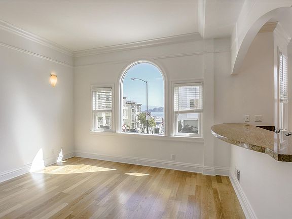 4th image of 1065 Montgomery St #1012R