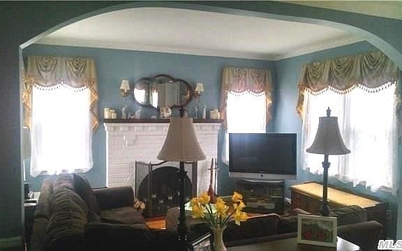 2nd image of 2025 Ambrose Pl