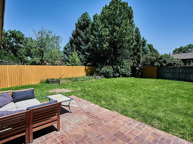 2242 S Poplar St — Photo 29