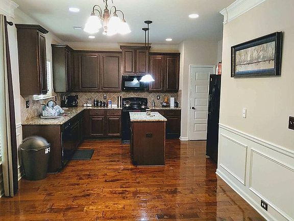 Updated Kitchen w/ Granite