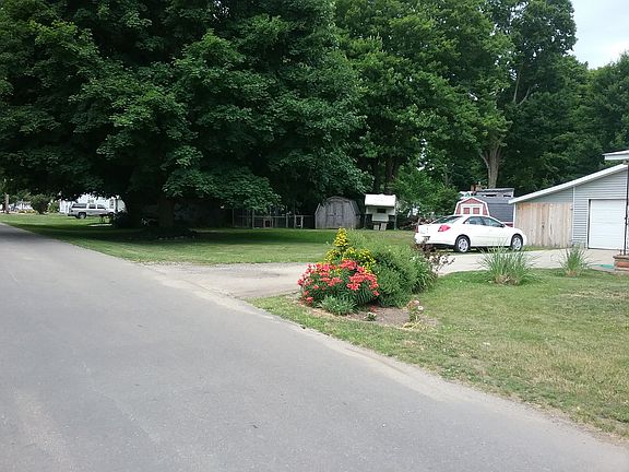 3rd image of 231 Evergreen St