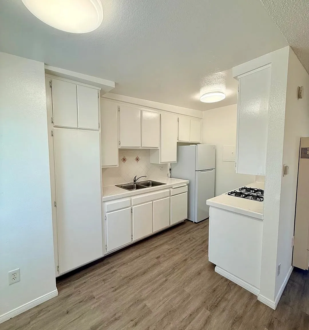 8816 Laurel Canyon Blvd — Photo 4