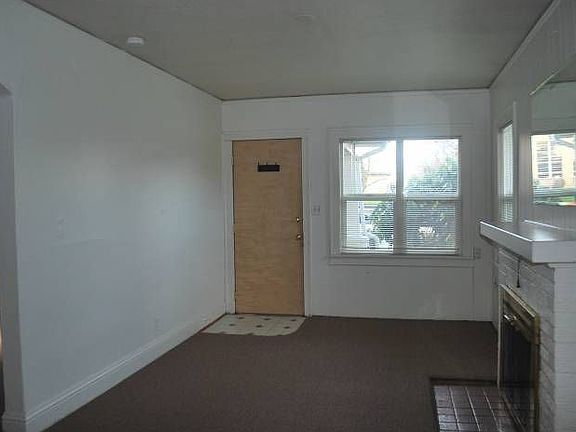 Livingroom w/ Front door