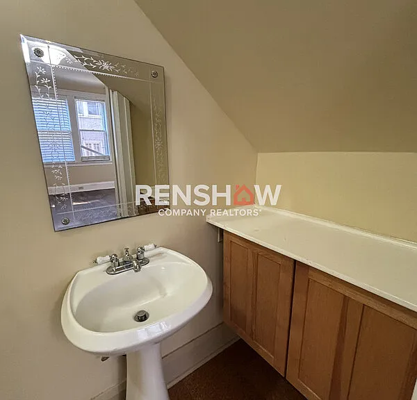 662 S McLean Blvd — Photo 7