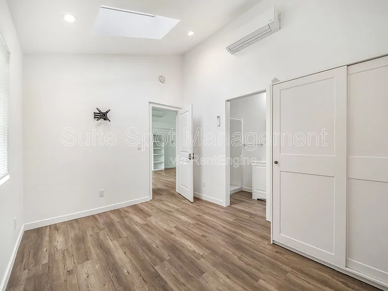 420 N Batavia St #422 — Photo 9