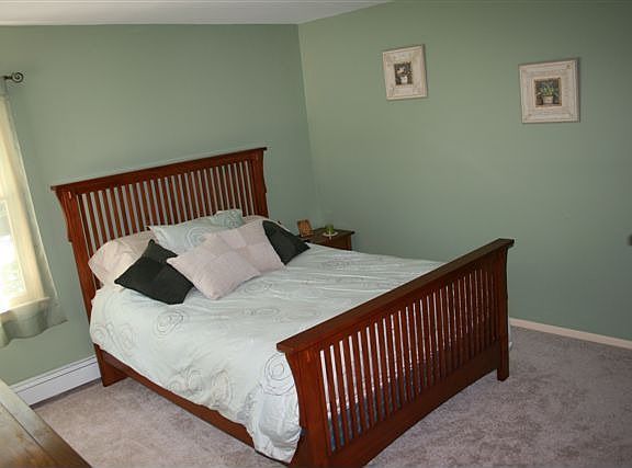 MASTER BEDROOM,BRAND NEW CARPET,NEW WINDOW AC UNIT, FRESHLY PAINTED