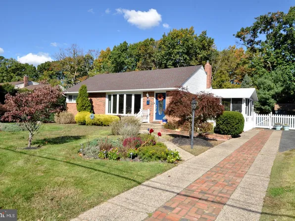 104 Paradise Dr, Voorhees, NJ 08043