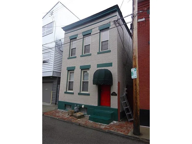1823 Fox Way photo 1