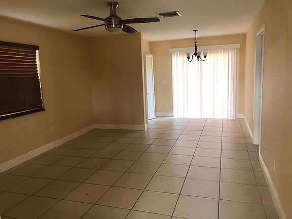 5th image of 2015 Laura Ln APT B