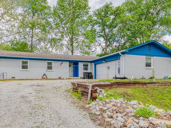 7604 Hillcrest Dr, Mooresville, IN 46158
