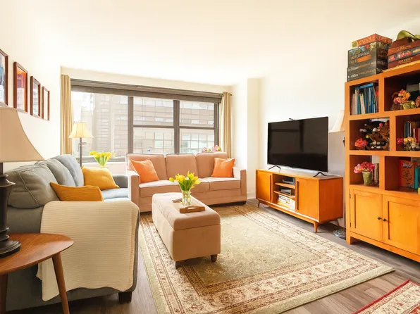 7 East 14th Street image 2 of 5