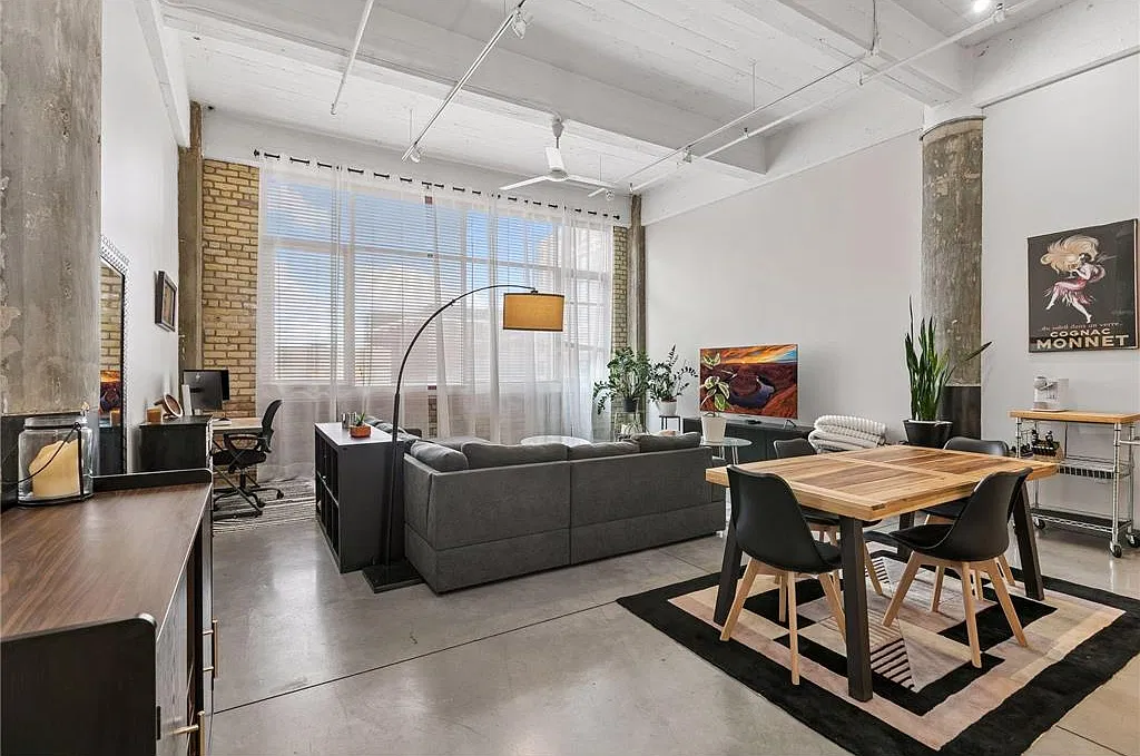 1 bed, 1010 sqft, $1,995 — Photo 2