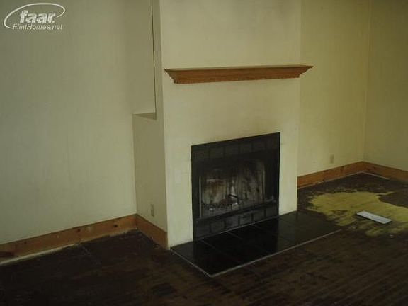 3rd image of 308 N Saginaw St