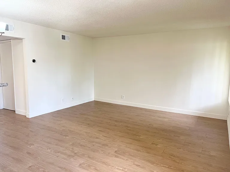 6456 Hazeltine Ave #6 — Photo 3