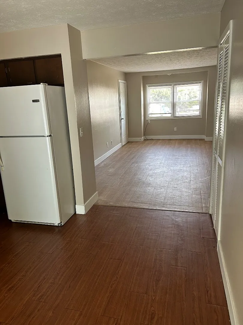 19 Lakeshore Drive Apt 10 - 659-B — Photo 2