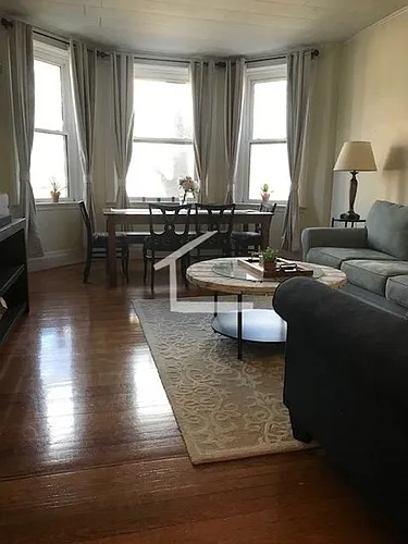 19 Euston St #4 Photo 1
