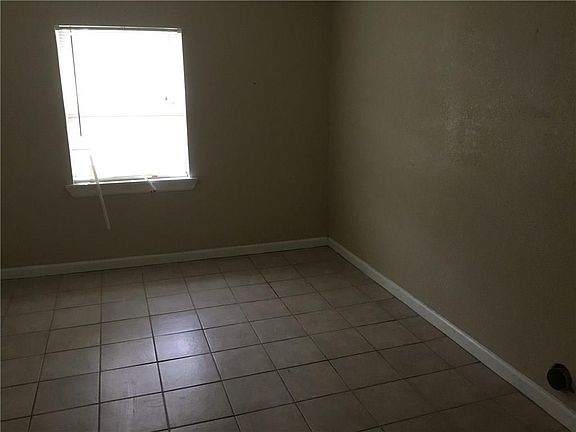 4th image of 1321 Bryan Dr