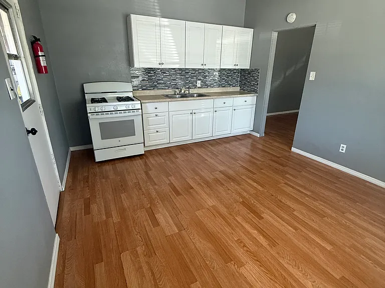 925 Magnolia Ave — Photo 5