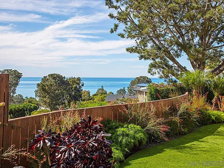 573 Amphitheatre Dr — Photo 39