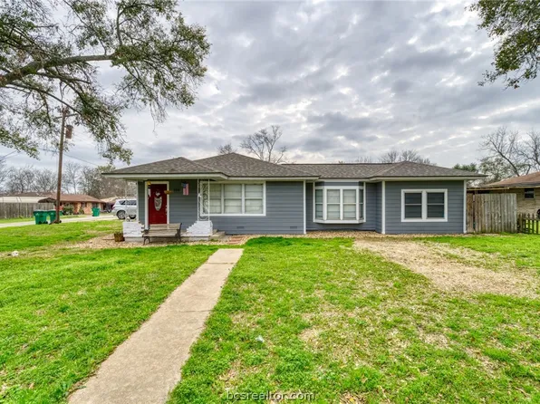 106 E Whistle St, Madisonville, TX 77864