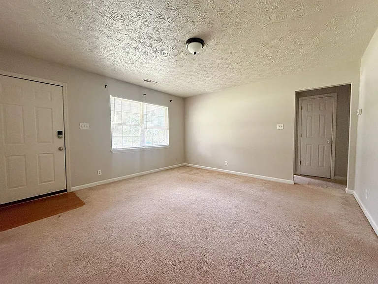 125 W Bangham Rd — Photo 3