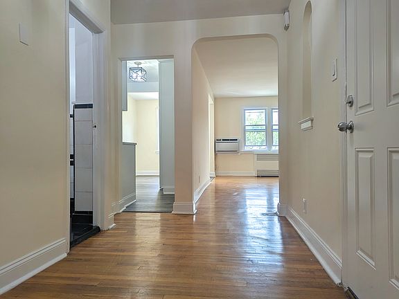 3rd image of 2106 Steinway St #2