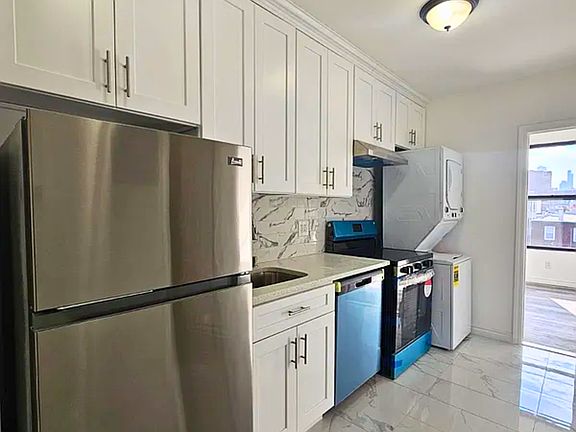 5th image of 2350 31st Ave Floor 2