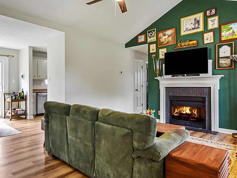 304 Fortway Rd — Photo 2