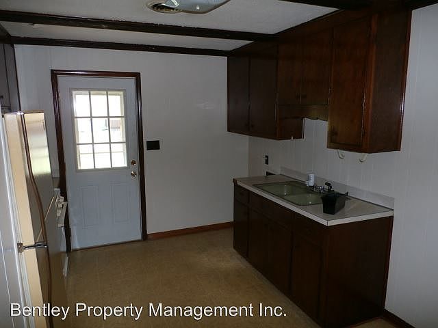 2nd image of 223 Oakwood Ave APT A
