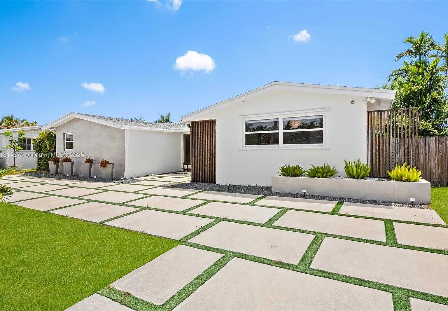 3 bed, 3.5 bath, $6,750 — Photo 1