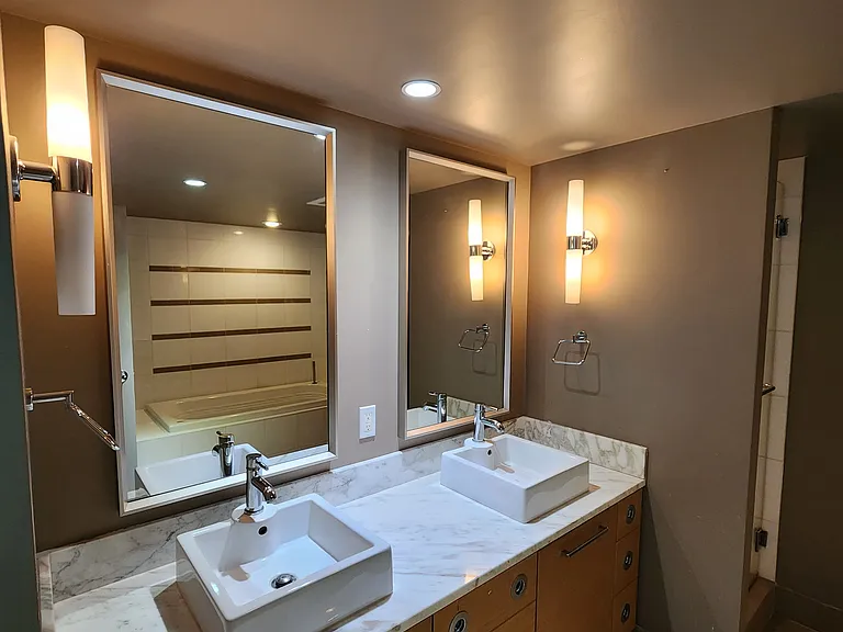 1177 Queen St #4409 — Photo 19