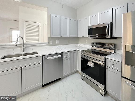 2nd image of 7205 Bogley Rd Unit 202