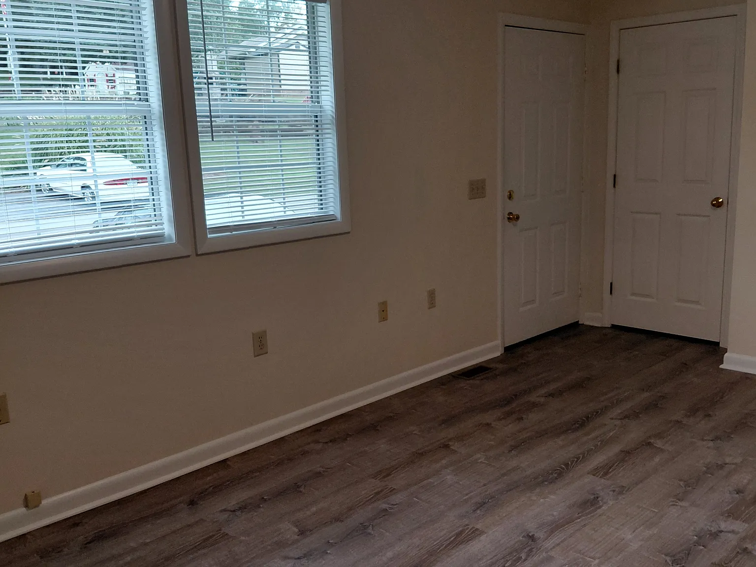 2 bed, 1.5 bath, 999 sqft, $1,150 — Photo 3