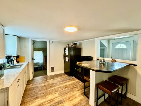 22 Autumn Street, Rockland, ME 04841