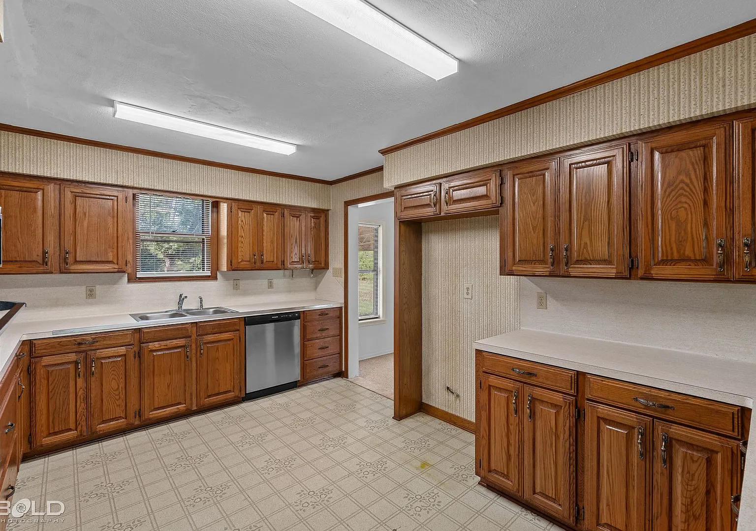 Spacious 3-Bedroom Shreveport Home with Bonus Room — Photo 4